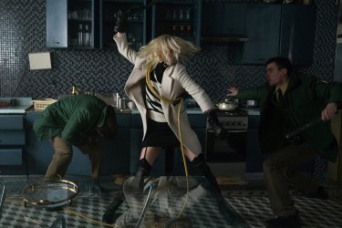 Atomic Blonde: Charlize Theron in azione in una foto del film