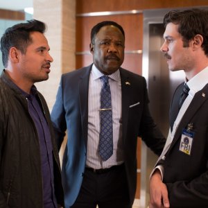 CHiPs: Michael Peña, Adam Brody e Isiah Whitlock Jr. in un momento del film