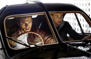 Overdrive: Scott Eastwood e Freddie Thorp in un momento del film