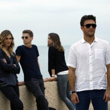 Overdrive: Gaia Weiss, Scott Eastwood, Ana de Armas e Freddie Thorp in una scena del film