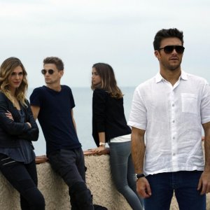 Overdrive: Gaia Weiss, Scott Eastwood, Ana de Armas e Freddie Thorp in una scena del film