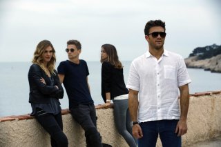 Overdrive: Gaia Weiss, Scott Eastwood, Ana de Armas e Freddie Thorp in una scena del film
