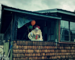 It, il cosplayer si trasforma in Pennywise e le sue foto sono da brivido