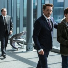 Spider-Man: Homecoming, Robert Downey Jr., Tom Holland e Jon Favreau in una scena del film