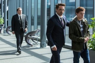 Spider-Man: Homecoming, Robert Downey Jr., Tom Holland e Jon Favreau in una scena del film