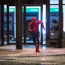 Spider-Man: Homecoming, Tom Holland in azione in una scena del film