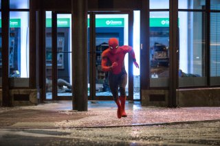 Spider-Man: Homecoming, Tom Holland in azione in una scena del film