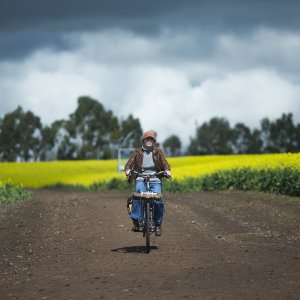 The Leftovers: Carrie Coon in una foto di The Book of Nora