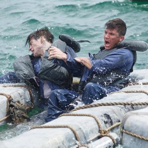 USS Indianapolis: Thomas Jane in una scena del film