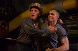 USS Indianapolis: Tom Sizemore in una scena del film