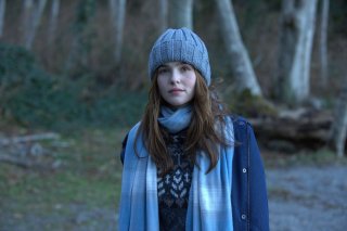 Prima di domani: Zoey Deutch in una scena del film