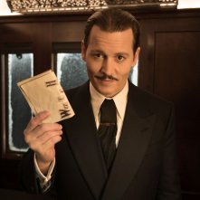 Assassinio sull'Orient Express: Johnny Depp in un'immagine promozionale del film