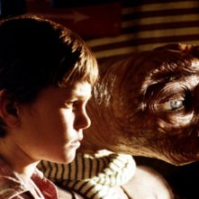 E.T. L'extra-terrestre: Elliott con E.T. in un momento del film