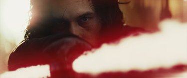 Star Wars: Gli ultimi Jedi: Adam Driver in una scena del film