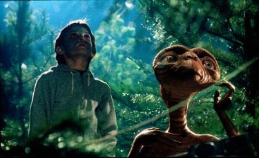 E.T. L'extra-terrestre: Elliott e E.T. in una scena del film