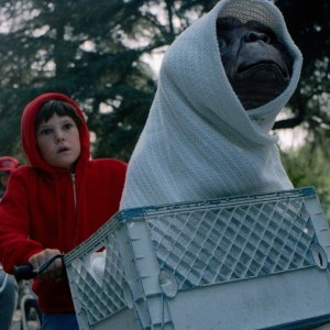 E.T. L'extra-terrestre: l'iconica scena della bicicletta del film