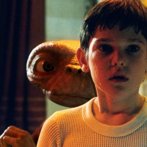 E.T. L'extraterrestre: Henry Thomas in una scena