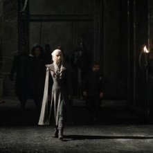 583901 Emilia Clarke As Daenerys Targaryen Peter Dinklage As Tyrion Lannister Along With Missandei And Grey Worm In A Still From Got S