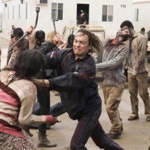 Fear the Walking Dead: una scena d'azione della terza stagione