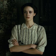 L'infanzia di un capo: Stacy Martin in una scena del film