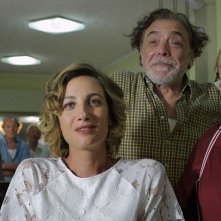 Ninna nanna: Francesca Inaudi e Nino Frassica in una scena del film