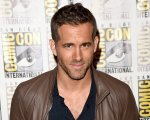 Ryan Reynolds celebra la Festa del Papà con una foto 'discinta' di Sean Connery