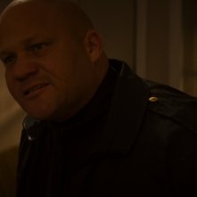 Cane mangia cane: Christopher Matthew Cook in una scena del film