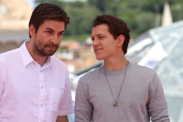 Spider-Man: Homecoming: Tom Holland con il regista Jon Watts al photocall