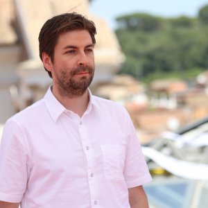 Spider-Man: Homecoming: uno scatto di Jon Watts al photocall