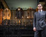 Kingsman: Il cerchio d'oro - Un cartonato spiega il ritorno del personaggio di Colin Firth