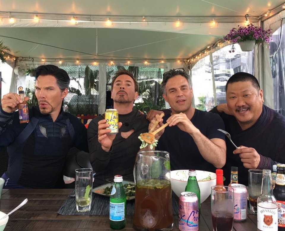 Avengers: Infinity War, una foto dal set con Benedict Cumberbatch, Robert Downey Jr., Mark Ruffalo e Benedict Wong