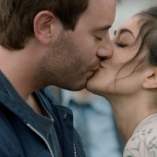 Un profilo per due: Yaniss Lespert e Fanny Valette in una scena del film