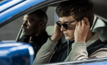 Baby Driver: Jamie Foxx ed Ansel Elgort in una foto del film