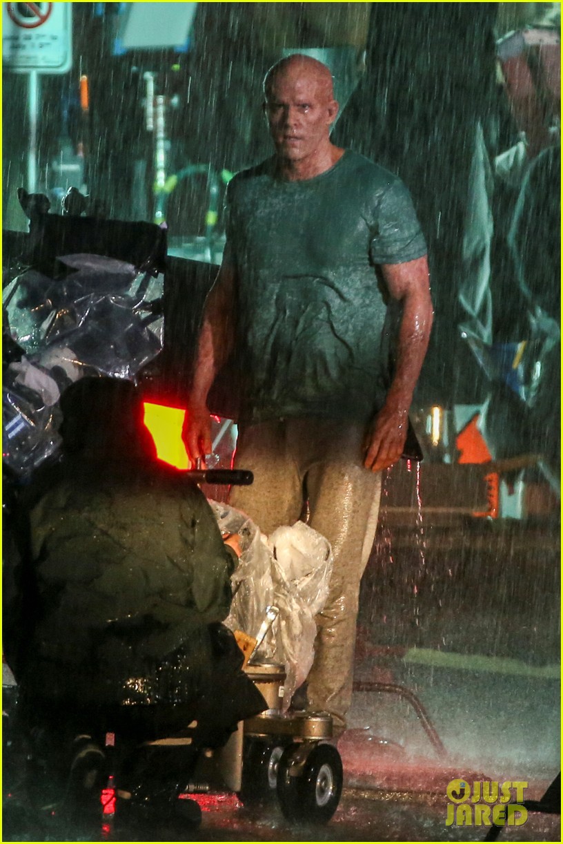 Ryan Reynolds Deadpool Is Unmasked For Rainy Sequel Scene 08