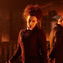 Doctor Who: John Simm e Michelle Gomez in una scena dell'episodio The Doctor Falls