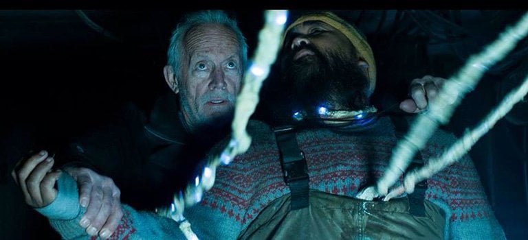 Lance Henriksen in una scena di Harbinger Down