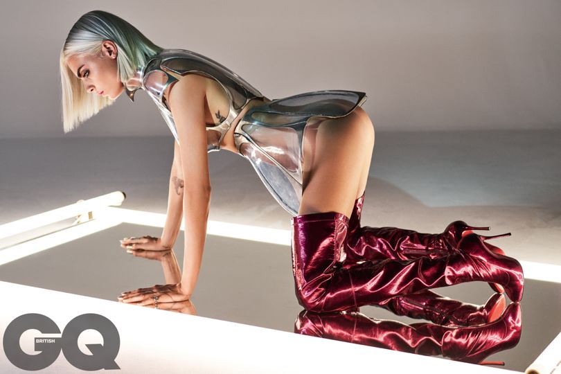 Cara Delevingne in una foto del servizio di GQ