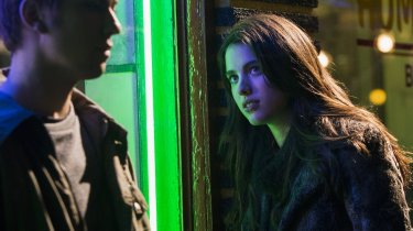 Death Note: Margaret Qualley in una foto del film