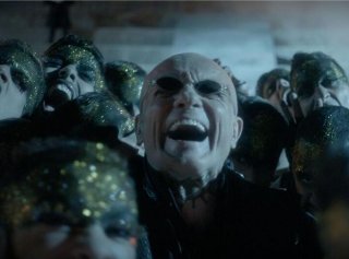 Riccardo va all'inferno: Massimo Ranieri in una scena del film