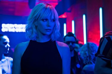 Atomica bionda: Charlize Theron in una scena del film