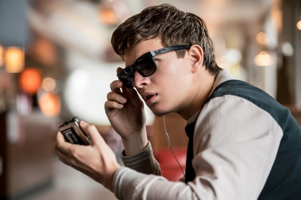 Baby Driver - Il genio della fuga: Ansel Elgort in una scena del film