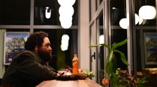 Easy - Un viaggio facile facile: Nicola Nocella in una scena del film italiano