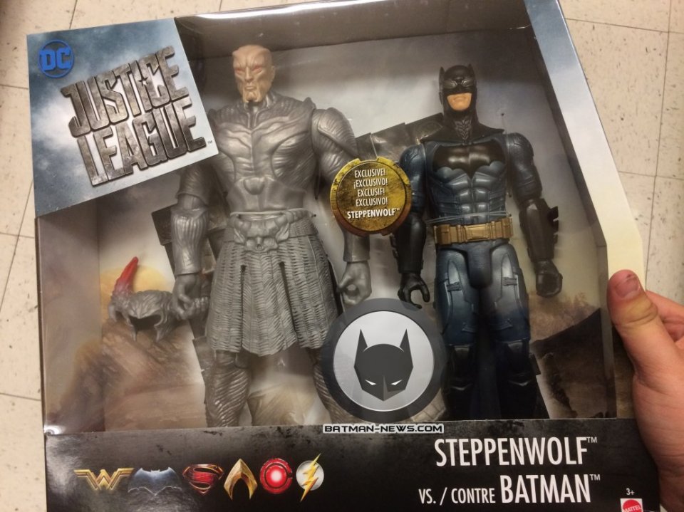Justice League: le action figure di Batman e Steppenwolf