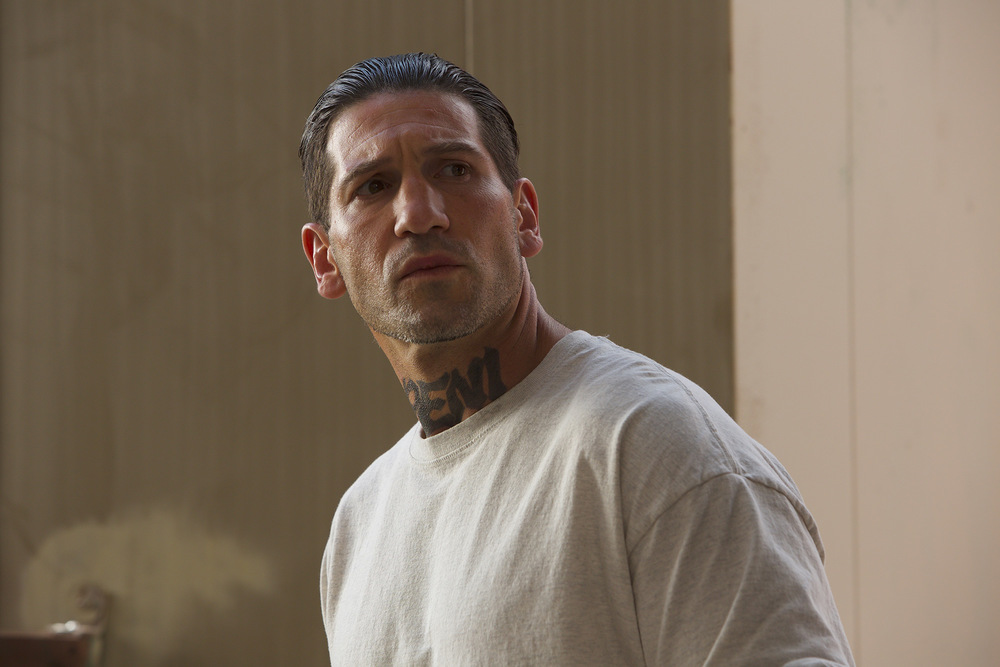 Jon Bernthal in una scena di La fratellanza