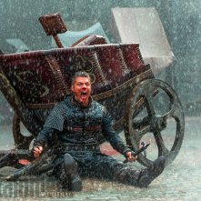 Vikings: Alex Høgh Andersen in una scena della stagione 5