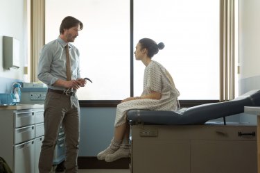 Fino all'osso: una scena con Keanu Reeves e Lily Collins