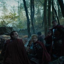 Il trono di spade: Ed Sheeran insieme agli altri soldati nella premiere della stagione 7