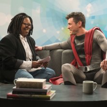 The Tick: Whoopi Goldberg in una scena della prima stagione