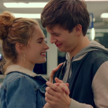 Baby Driver - Il genio della fuga: Ansel Elgort e Lily James in una scena del film