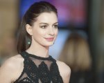 Anne Hathaway protagonista del thriller sci-fi 'O2'